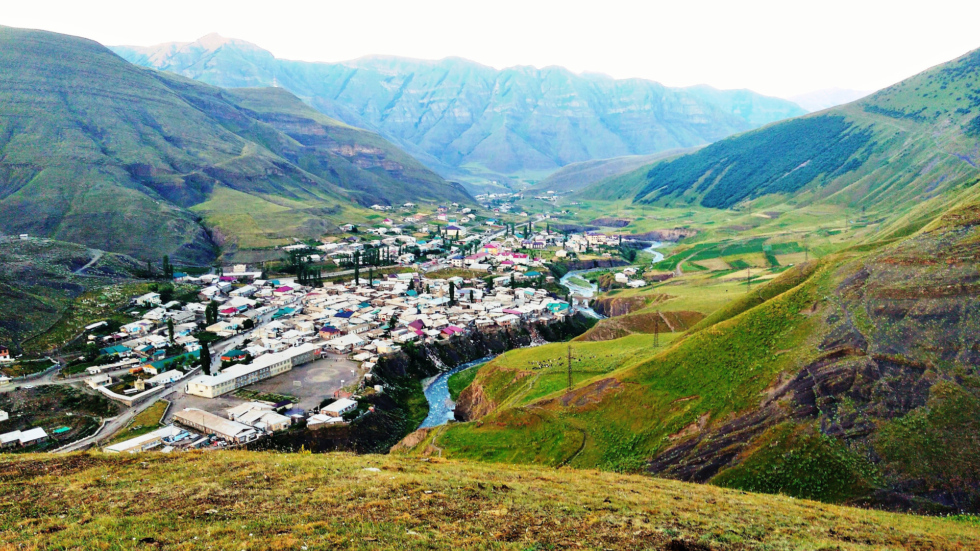 Село горе. Республика Дагестан горы. Цуриб горы. Села Дагестана. Достопримечательности Дагестана Гунибская крепость.